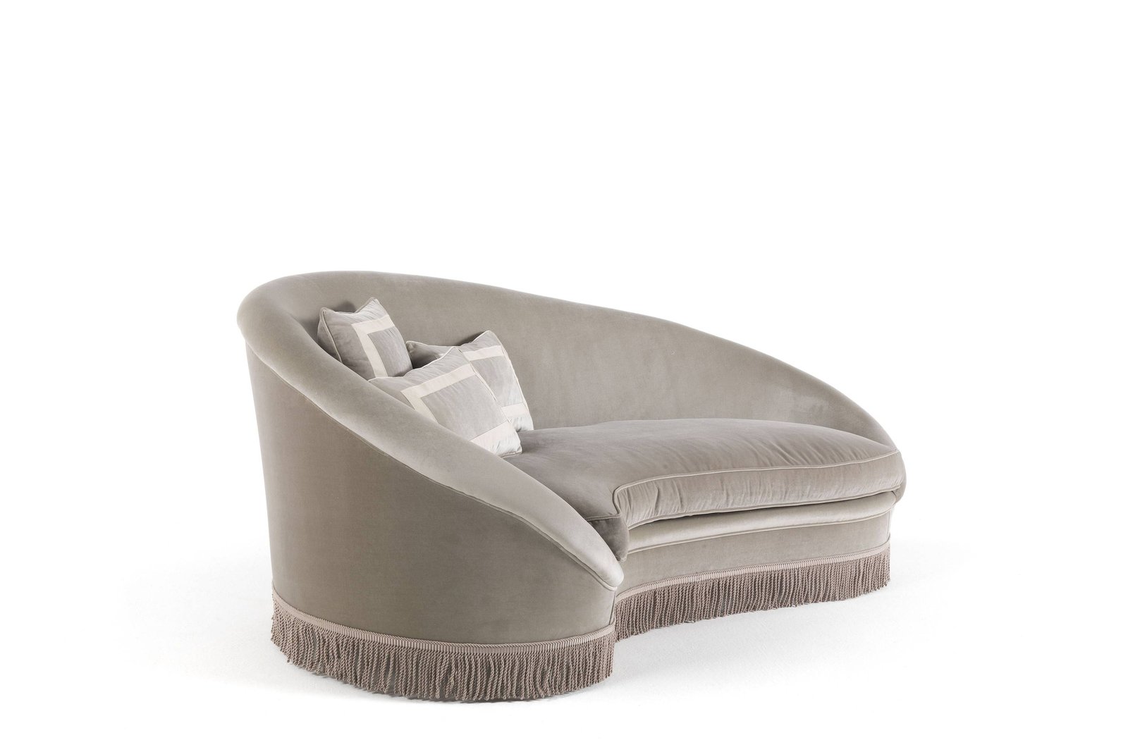 PLEASURE dormeuse - A luxury experience with the Savoir-Faire collection and its classic luxurious furniture