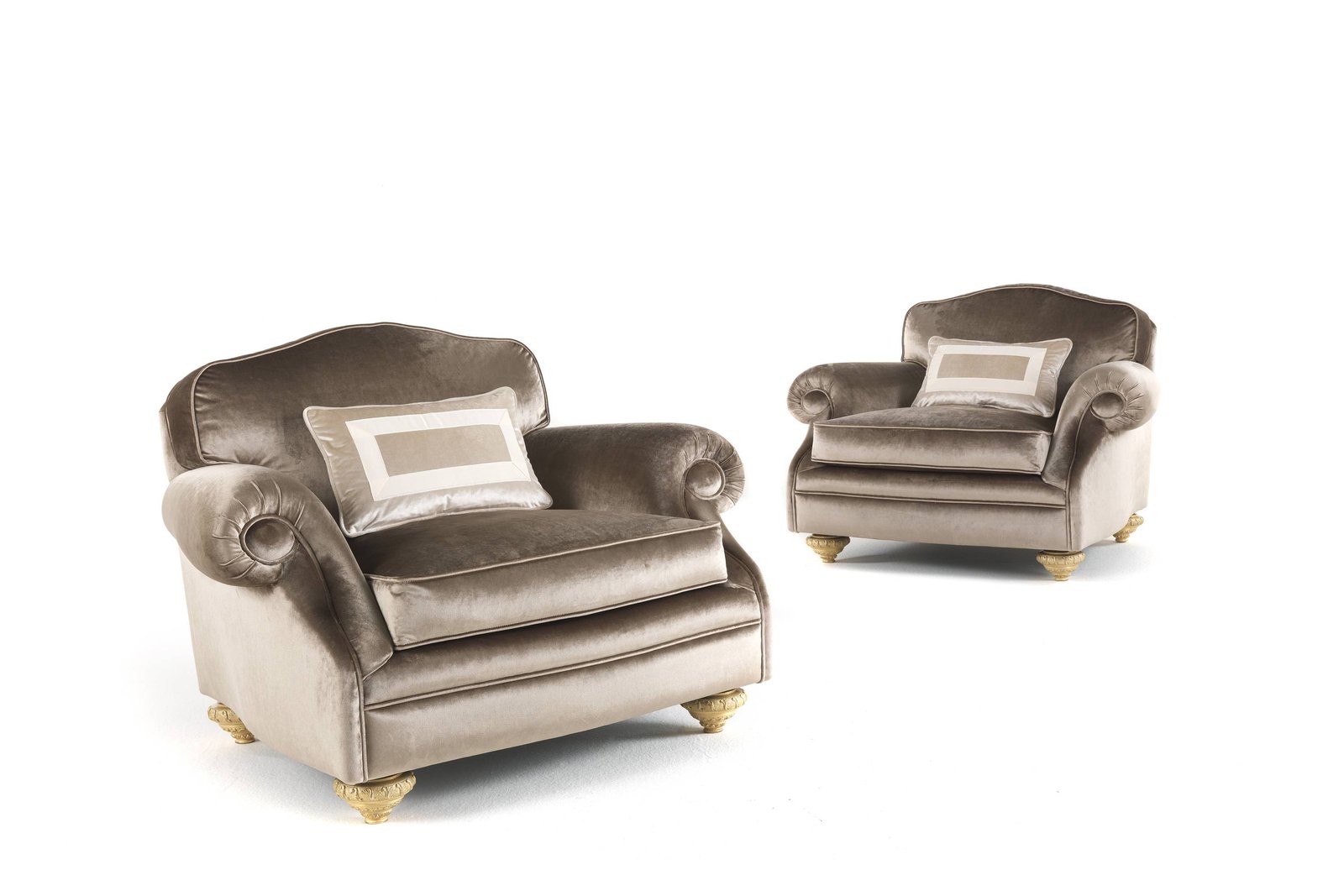 BELUGA armchair - quality furniture and timeless elegance with luxury Made in Italy classic armchairs of Savoir-Faire collection.