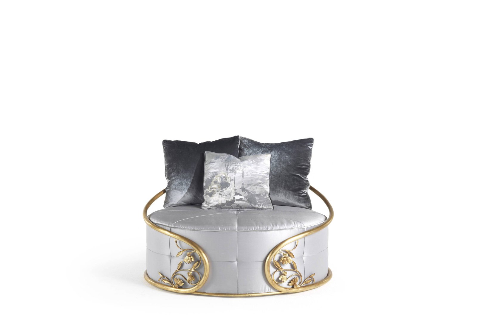 YOSHI armchair - quality furniture and timeless elegance with luxury Made in Italy classic armchairs of Oro Bianco collection.